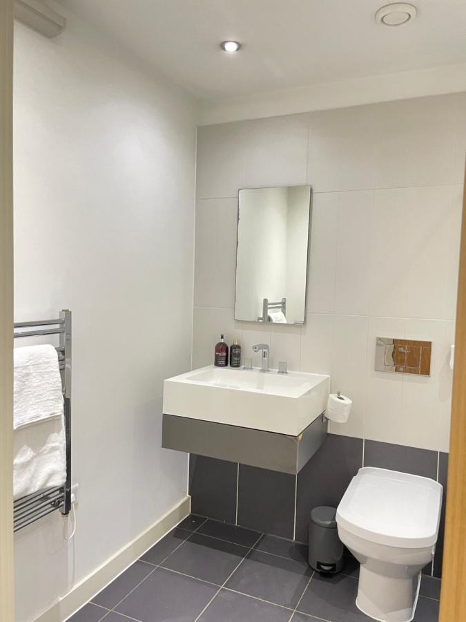Wharf Inn Premier Apartment Central Manchester - Free Private Parking ภายนอก รูปภาพ